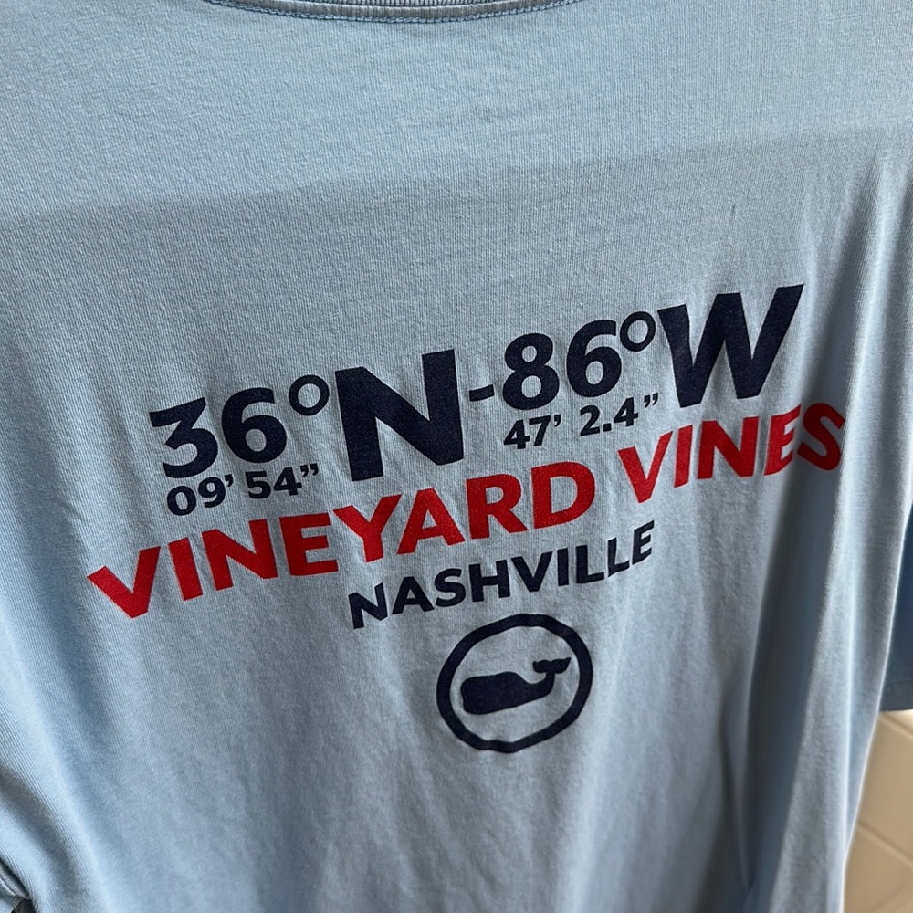 Vineyard Vines Nashville T shirt NWOT size Small